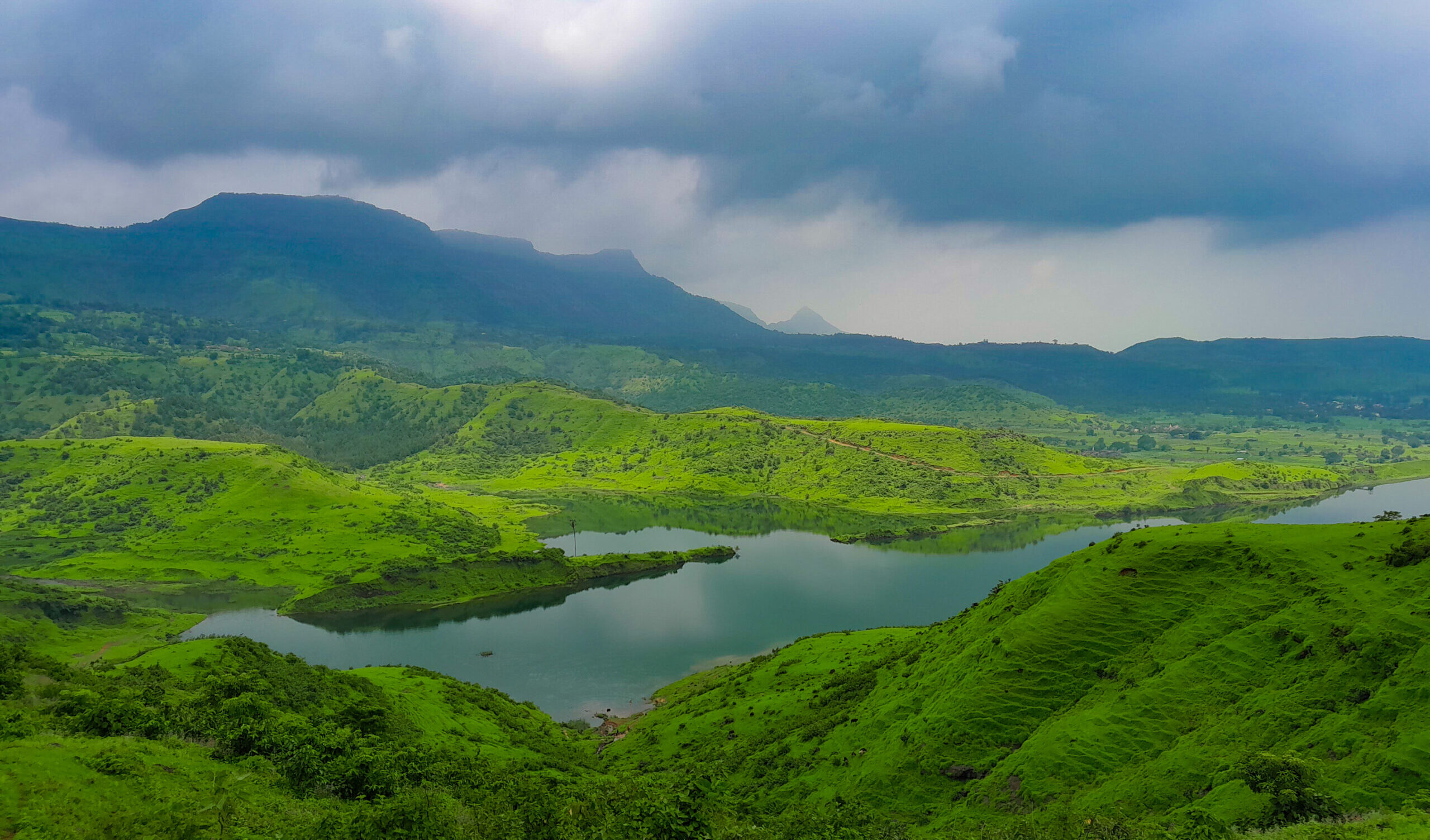 DISCOVER A HIDDEN LAKE NEAR BHIVPURI ROAD